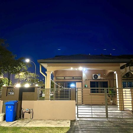 Quayside Cove Homestay - Corner House, Shah Alam Rimbayu Netflix Syok Tv Bbq Dış mekan fotoğraf